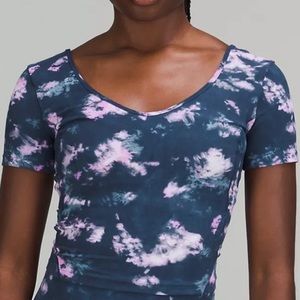 NWT: Lululemon Fitted Align Tee, Scoop Neck Front/Back, Tye Dye Print Top, Sz 6